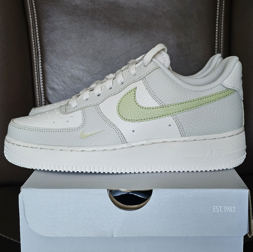 W Air Force 1 '07 Phantom/Olive Aura-Light Bone Size 7.5 IB3881-001